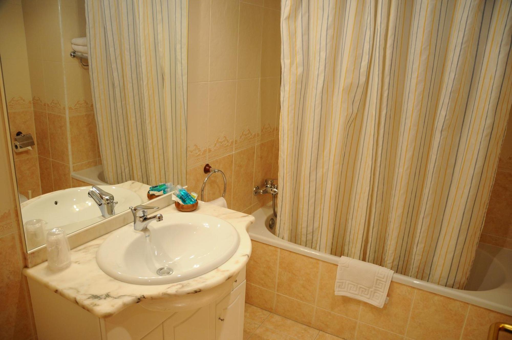 Hotel Arnal Эскалона Экстерьер фото