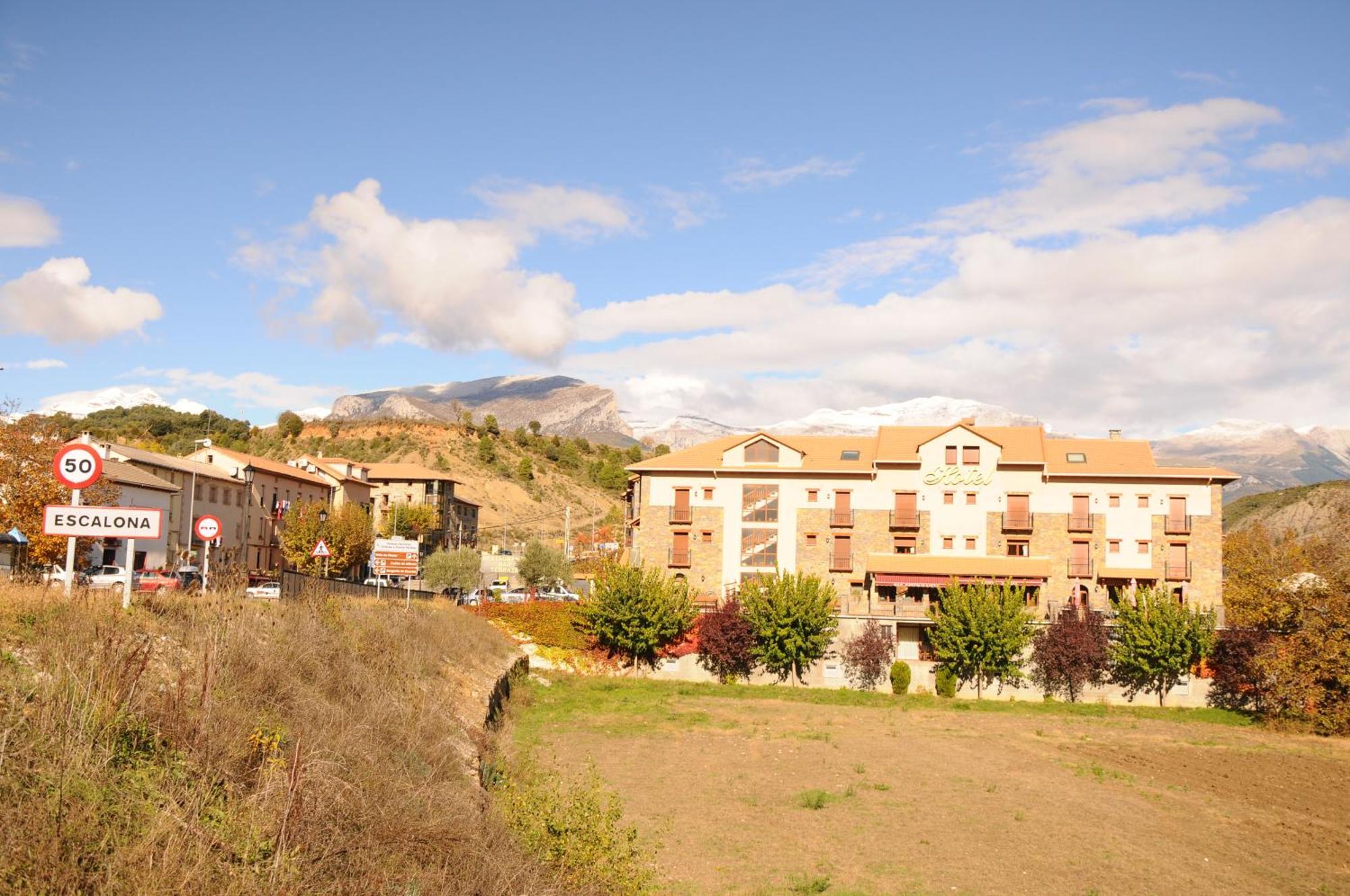 Hotel Arnal Эскалона Экстерьер фото