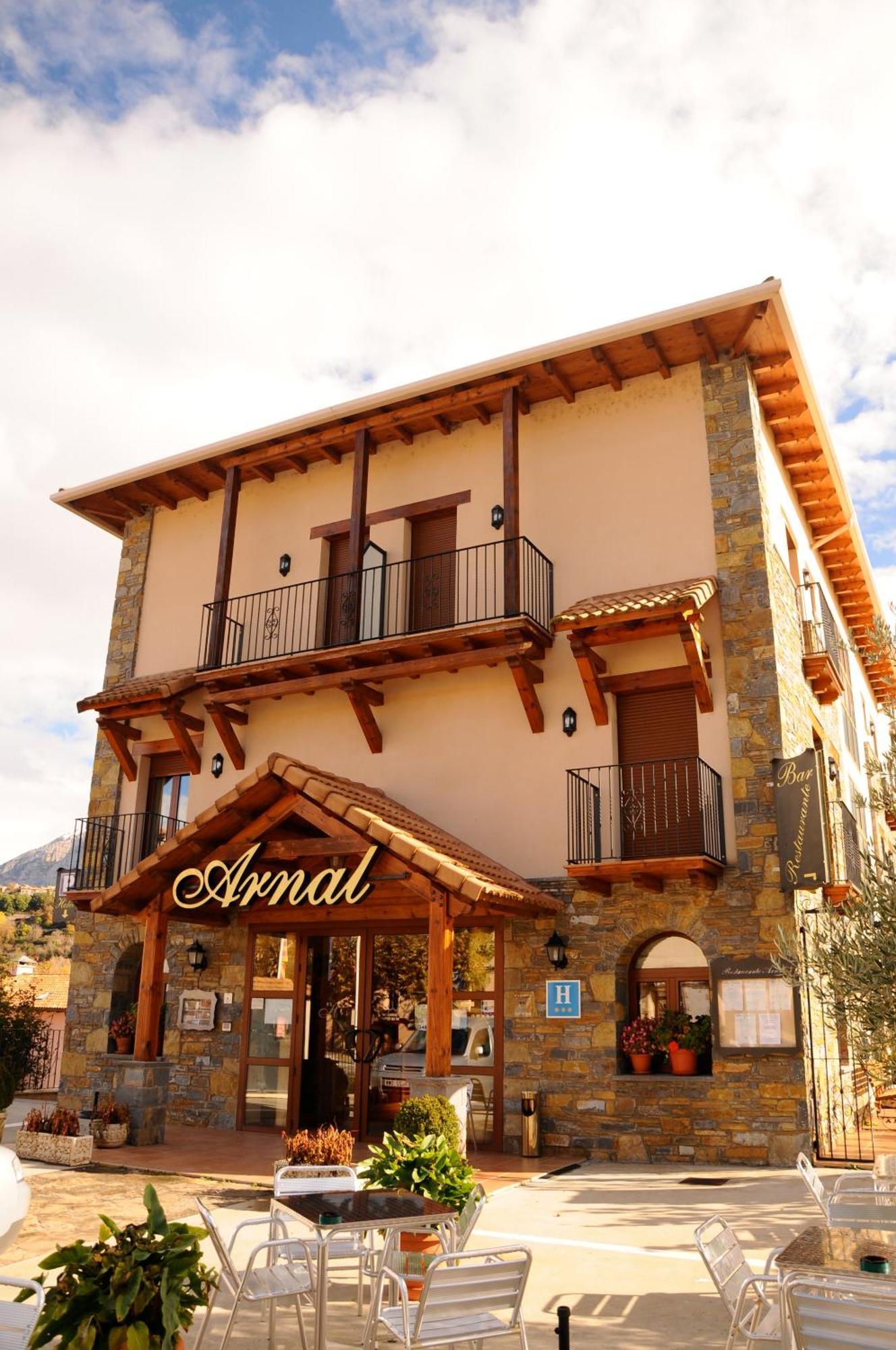 Hotel Arnal Эскалона Экстерьер фото
