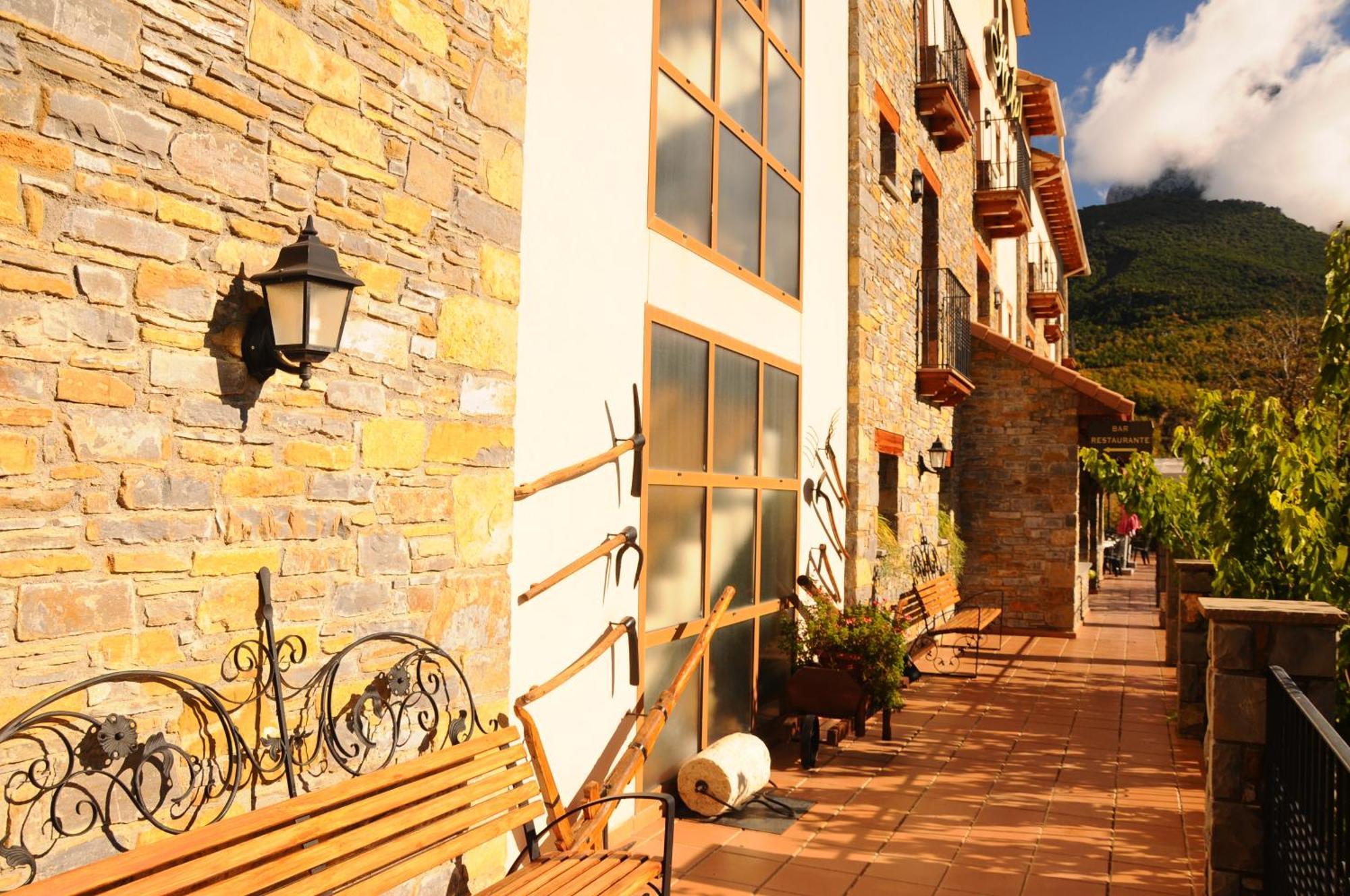 Hotel Arnal Эскалона Экстерьер фото