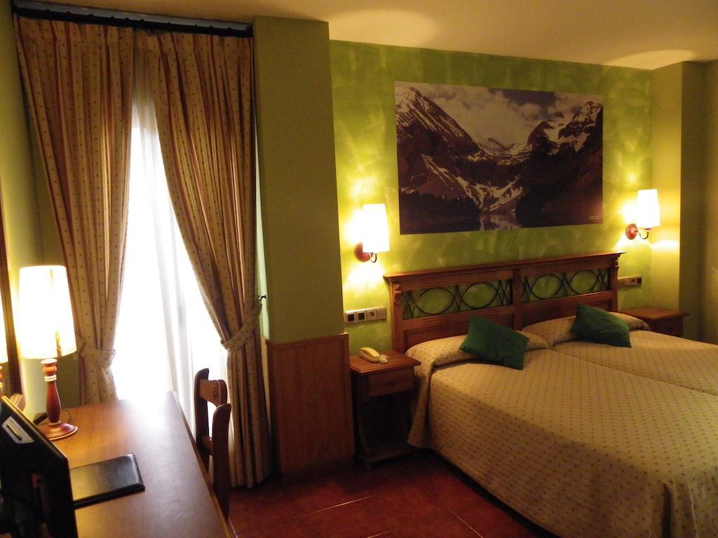 Hotel Arnal Эскалона Экстерьер фото